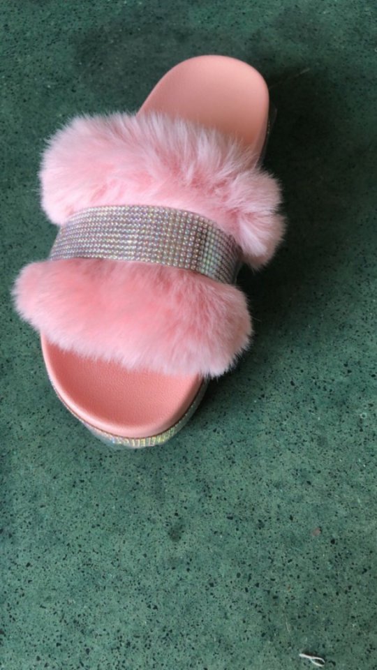 Slippers. Babypink med plys og rhinestone. Str. 37-41