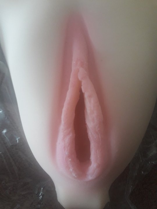 Vagina. Super flot med realistisk udseende hvor du kan tisse og med indre kanal. One size. Bestillingsvare 