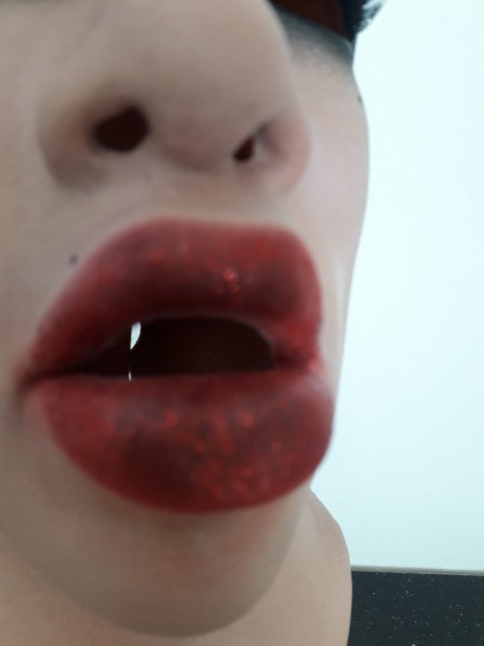 Kvindemaske i latex. Flere typer/modeller kan tages hjem. 