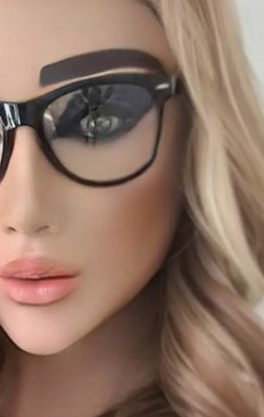 Kvindemaske i latex. Flere typer/modeller kan tages hjem. 