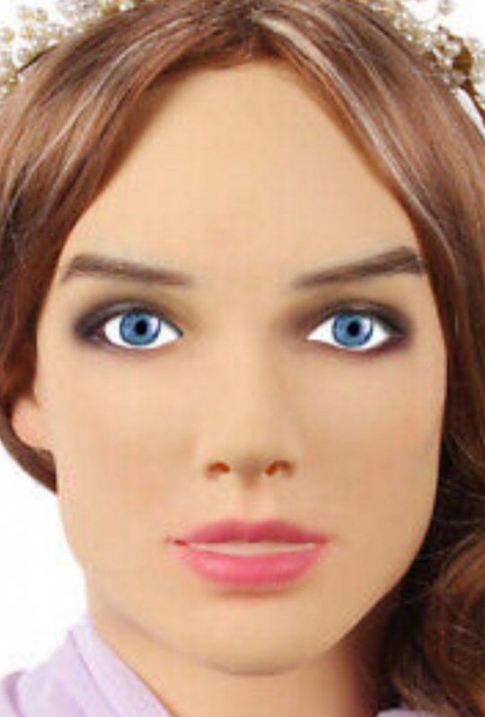 Kvindemaske i latex. Flere typer/modeller kan tages hjem. 