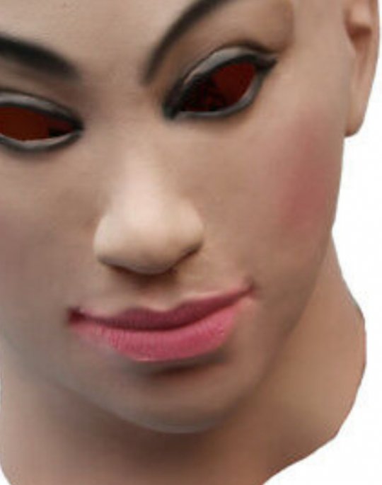 Kvindemaske i latex. Flere typer/modeller kan tages hjem. 