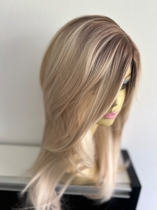 Paryk. Lang flot blond med ombremix. One size. Varmeresistent 