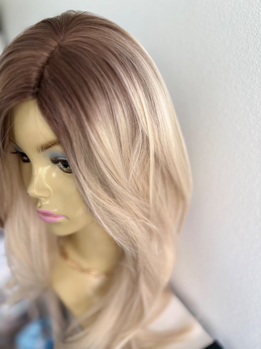 Paryk. Lang flot blond med ombremix. One size. Varmeresistent 