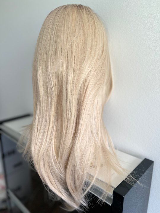 Paryk. Lang flot blond med ombremix. One size. Varmeresistent 