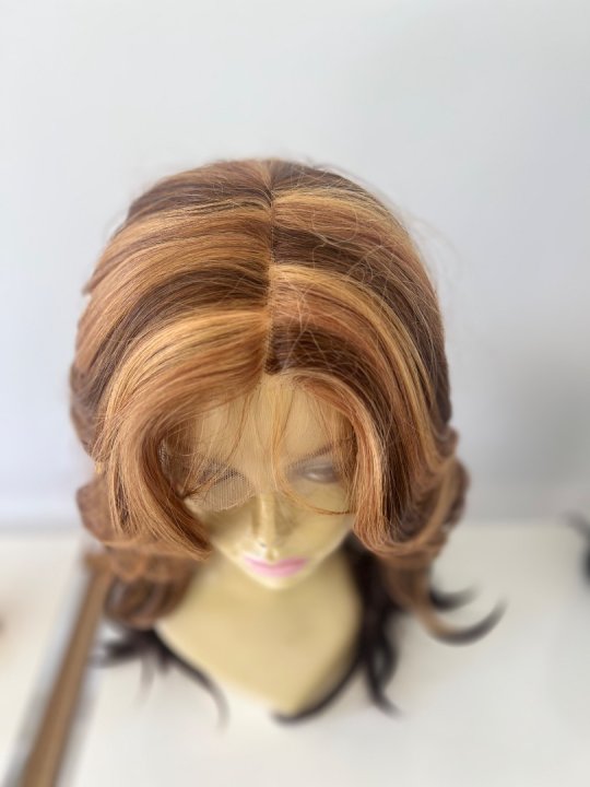 Paryk. Lange flotte hår i mix med krøl og lacefront. One size