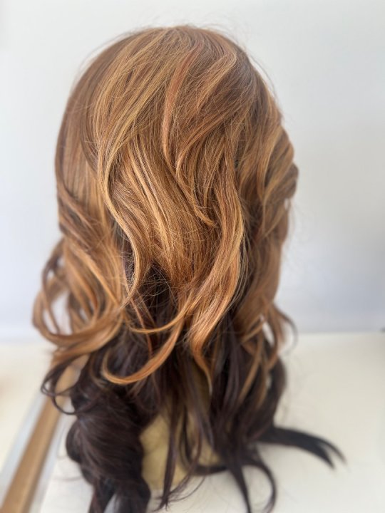 Paryk. Lange flotte hår i mix med krøl og lacefront. One size
