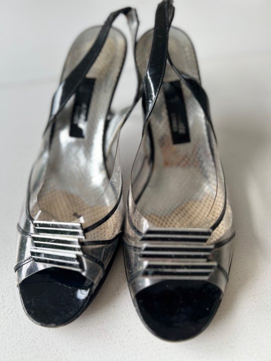Sandal fra Azuree med lædersål i str 42. Uk 9. Second hand