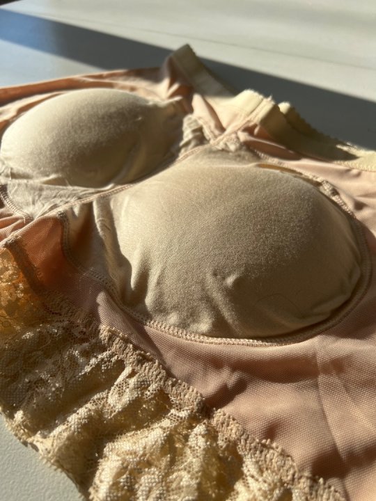 Balletrusse med indlæg der kan tages ud. Nude