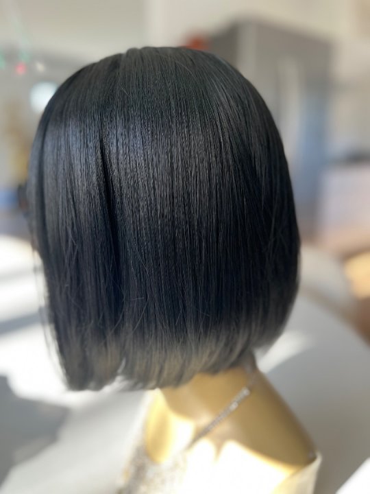 Paryk. Sort glat i page med pandeh&aring;r