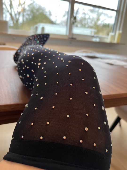 L&aring;rlange st&oslash;vler med similisten og guldh&aelig;l. Str 42