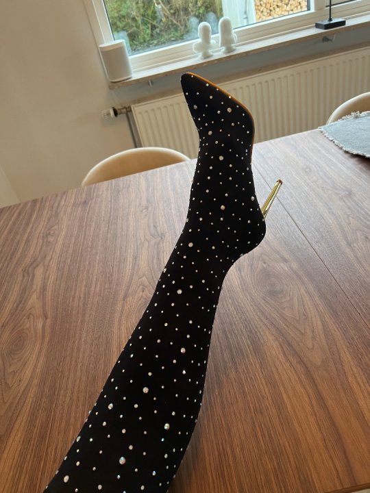 L&aring;rlange st&oslash;vler med similisten og guldh&aelig;l. Str 42