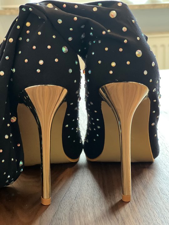 L&aring;rlange st&oslash;vler med similisten og guldh&aelig;l. Str 42