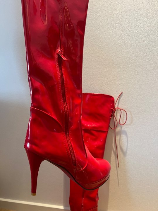 L&aring;rlange r&oslash;de lakst&oslash;vler der passer str 43/44