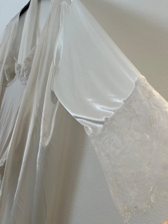 Body med k&aring;be i hvid. 90/95 C sk&aring;l