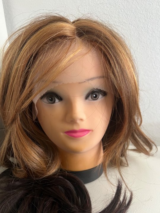 Parykhoved massivt. Kommisionssalg (brugt)