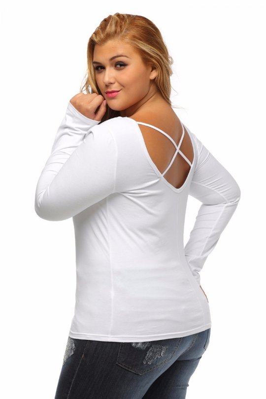 Bluse i hvid med lange ærmer og kryds på ryg. Str. XL